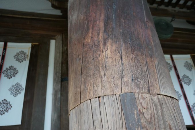 唐招提寺の柱 上部が1200年前 下部が江戸時代