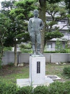 愛知県立旭丘高校にある日比野校長の銅像