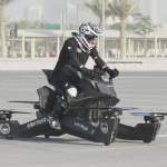 【動画あり】ドバイ警察、アニメに登場するホバーバイク（飛行バイク）を現実に導入・配備